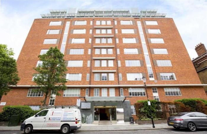 Bright & Spacious Studio Apartment Roland House