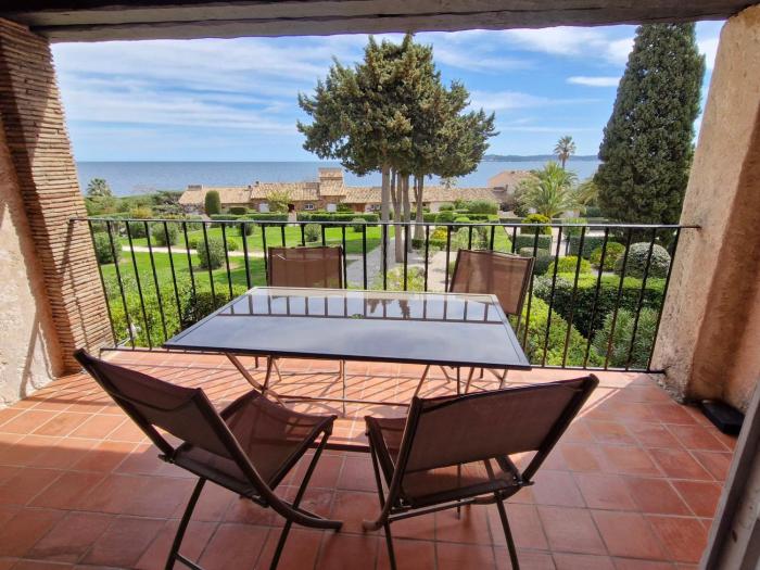Appartement avec mezzanine et piscine, animaux acceptés, parking privé à Sainte-Maxime - FR-1-780-81