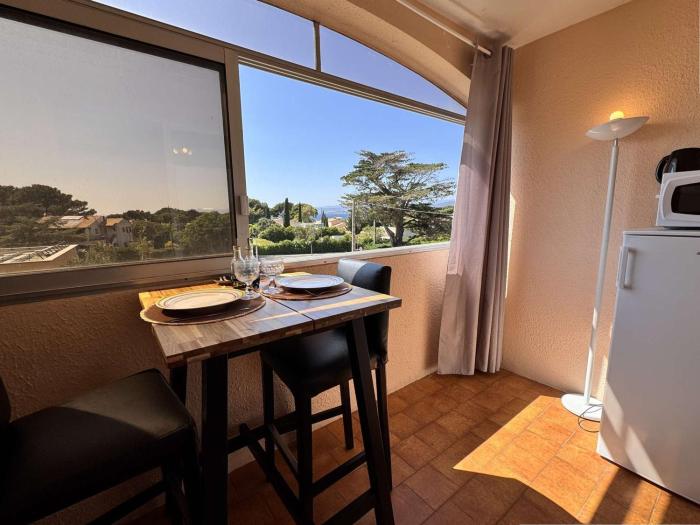 Studio calme avec loggia - 2 pers, parking, proche plage - FR-1-845-4