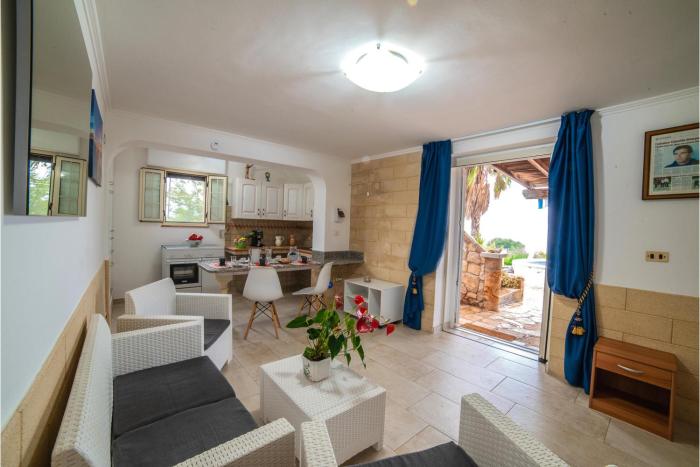 Villa Felloniche on Seashore