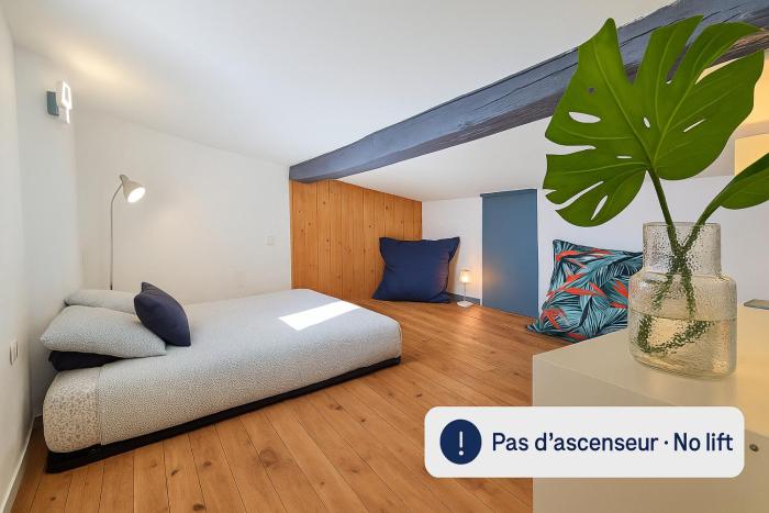 GregBnb - T2 CLIMATISÉ Mezzanine - Atypique - Centre Ancien - 5e etage sans ascenseur