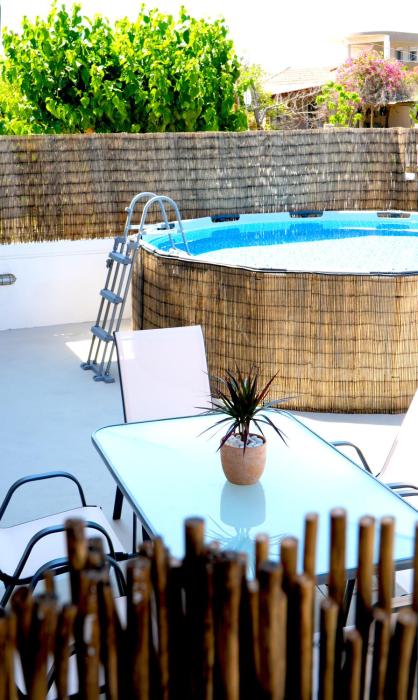 IKARUS apartment with courtyard & pool in Chania