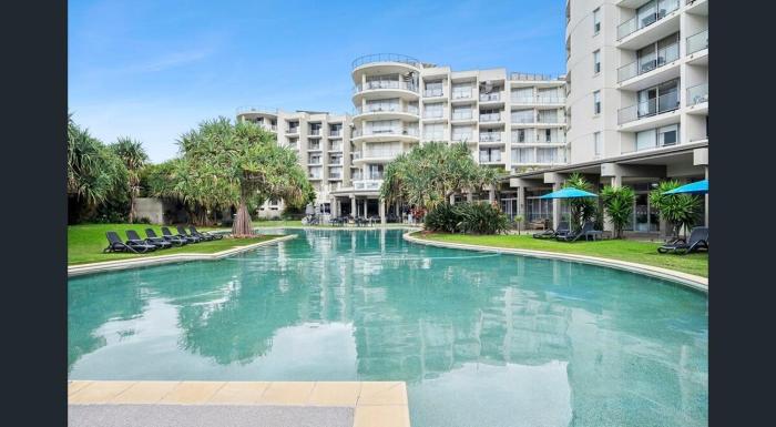 Rooftop Apartment - Heated Pool & Beach access