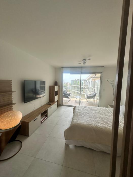 Studio en bord de mer avec piscine sur le toit