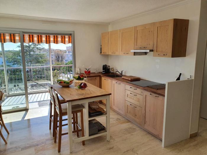 2 bedroom apartment in a secure residence in Mandelieu with a shared pool and close to the center - 2301