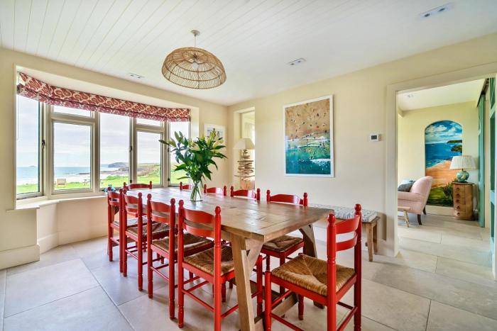 Headlands- Stylish Oceanfront Property on Harlyn Bay
