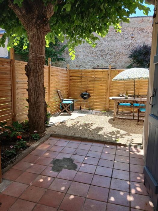 Apartment with a garden