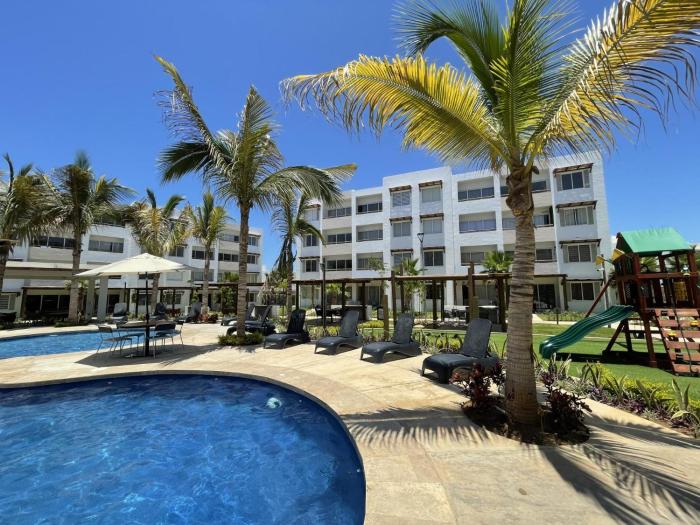 Tropical Condo - Close to Beach and Waterpark
