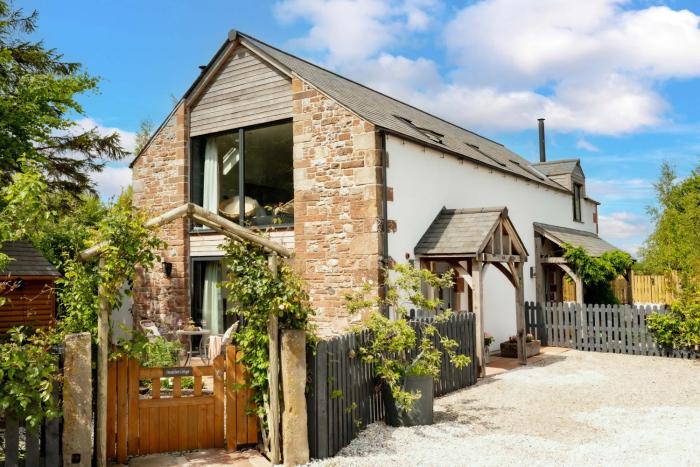 Daisy Cottage, Dalston, peaceful, rural setting with garden & hot tub