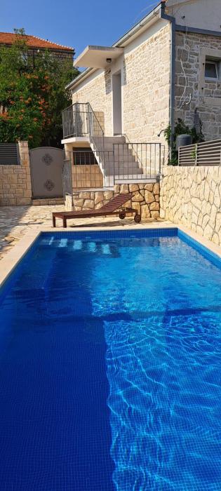 Apartments Tomina