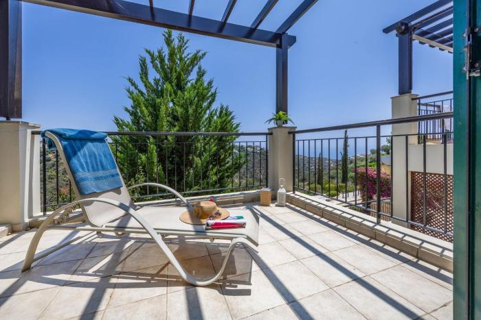 J1 Holiday House Adjacent to Aphrodite Hills - Sea View