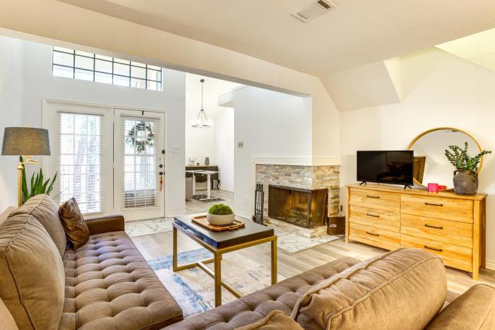 Pet-Friendly Condo with Pool Access in Houston