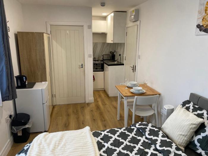 Comfy Stylish Loft room Wembley Stadium 6 minutes away