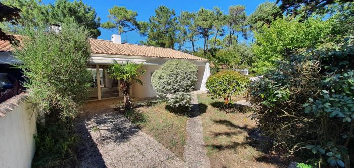 Charmante maison de plain pied rénovée et climatisée en lisière de forêt