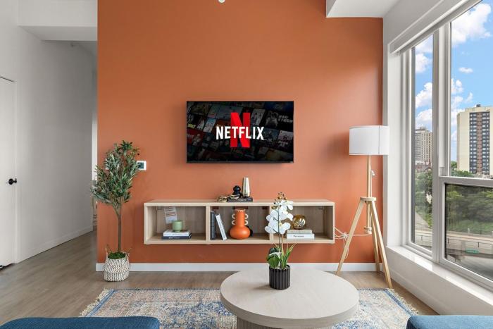 W603 Luxury 2 Bedroom Top Floor Condo In DT Minneapolis, Minutes From Minneapolis Convention Center & US Bank Arena