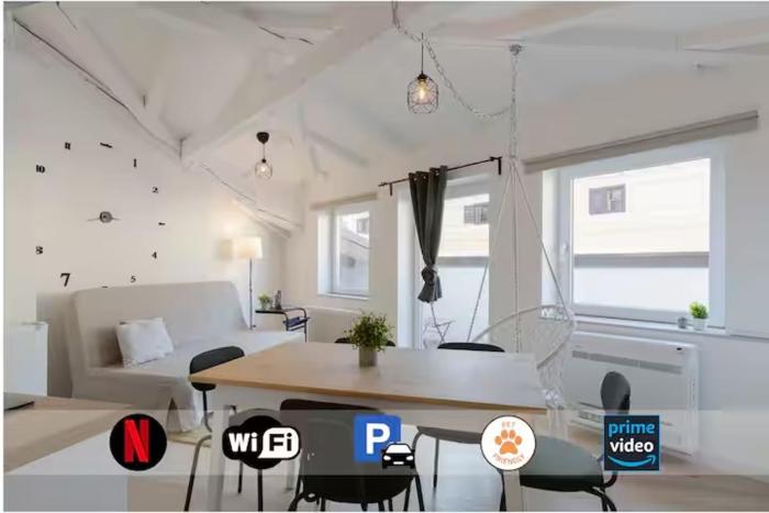 Blake, attico centrale con parcheggio a Trieste