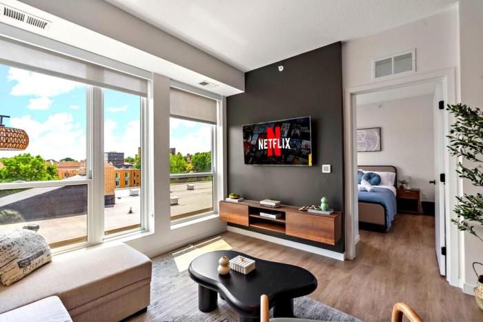 W517 Stylish 1Bd In Heart of Minneapolis, Minutes From Minneapolis Convention Center & US Bank Arena