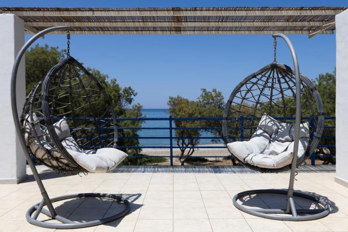 Pelekanos Beachfront Apartment