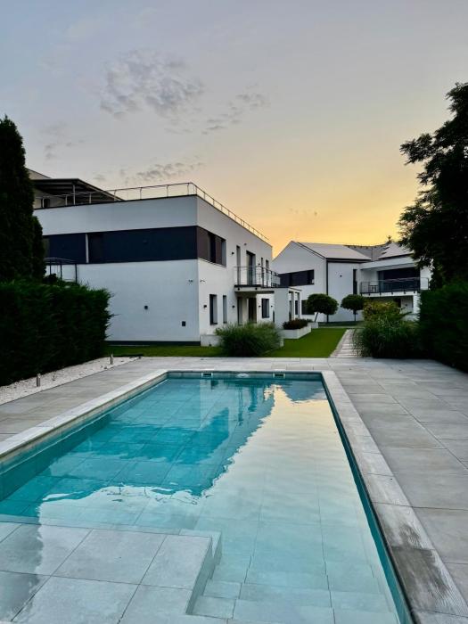 Penthouse Happy Seasons