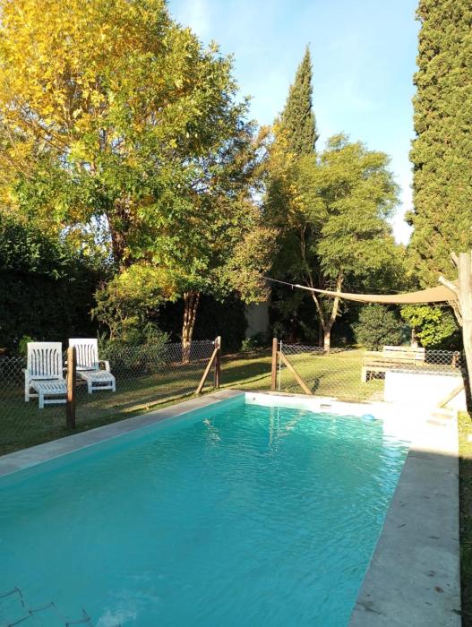 Casa con piscina en City Bell