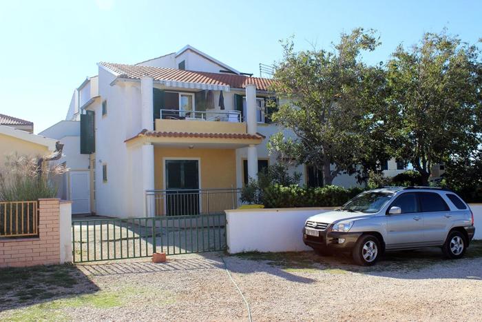 Apartments with parking space Vrsi - Mulo, Zadar - 24619