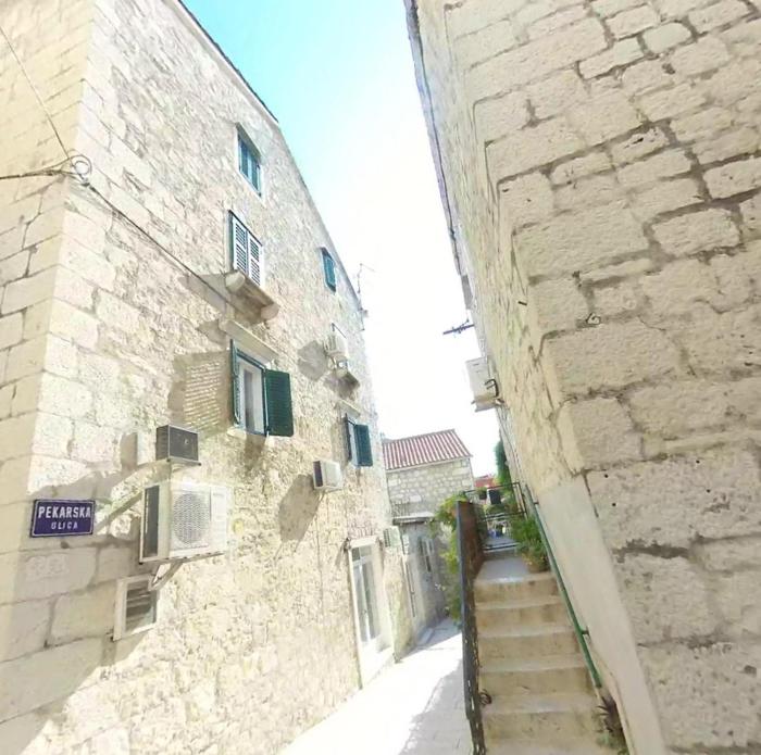 Apartments by the sea Makarska - 24142