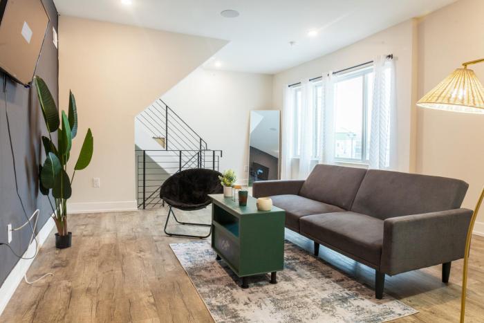 2-Bed&2-BathWDCentralKitchenWifiDesk