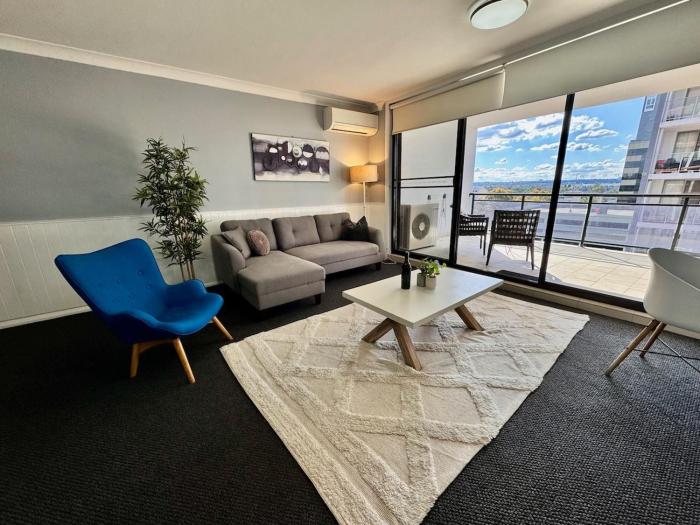 Modern 2-Bedroom Apartment 7mins to Paramatta Train Station