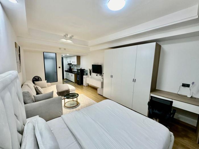 Himalaya Executive Studio Heated pool