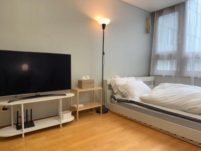 4-3025 #GangnamStation, 5mins #K-Pop #Yeoksam, 3mins #Neflix #K-food #Seoul