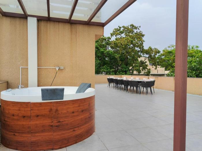 Villa Takiana - 4BHK pvt pool, Gym, 5mins to beach