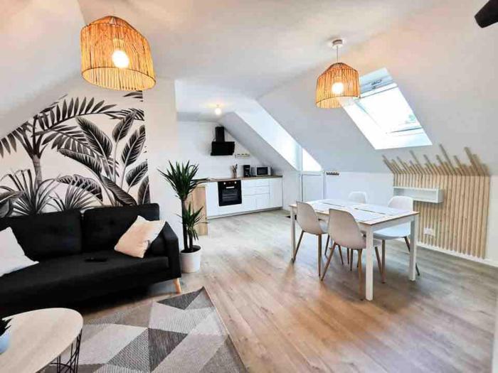 appartement deux chambres avec balcon et petite terrasse