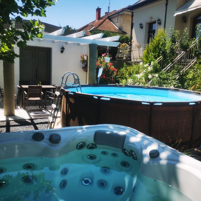 Kúria apartman with private jacuzzi and pool