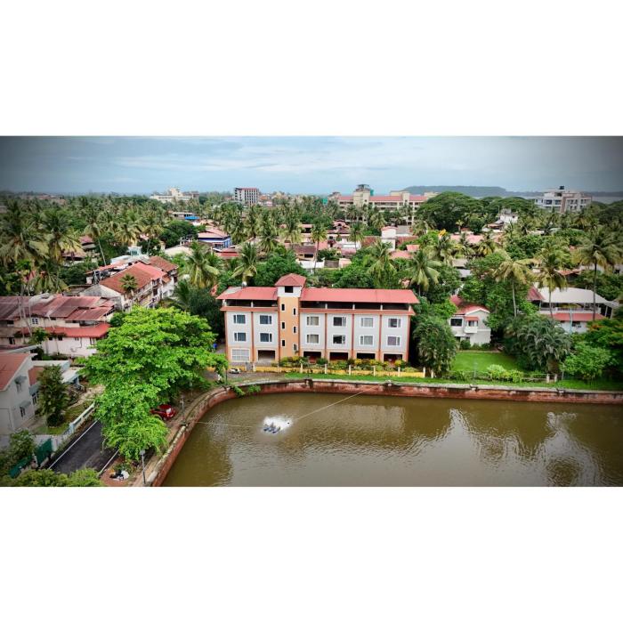 Casa Laguna Lakefront