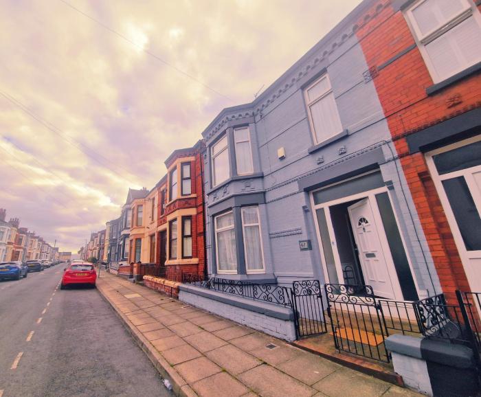 Upscale Luxury Home by Liverpool Football Stadium