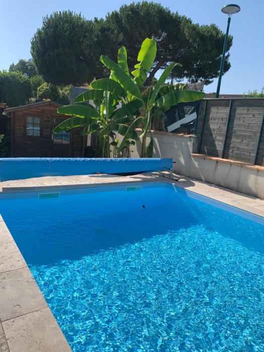 Chambre cosy avec salle de bain privée et piscine au calme