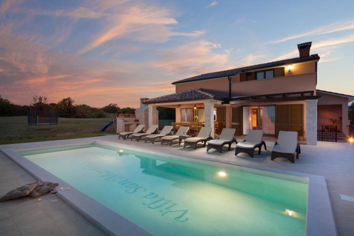 Villa San Martino With Heated Pool , Outside Jacuzzi & Hydromassage bathub