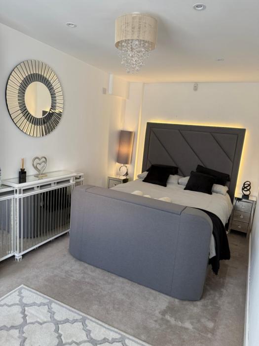 Edinburgh city break room