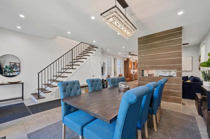 Wicker Park 6bd 4ba, Steps from CTA, Parking Incl home