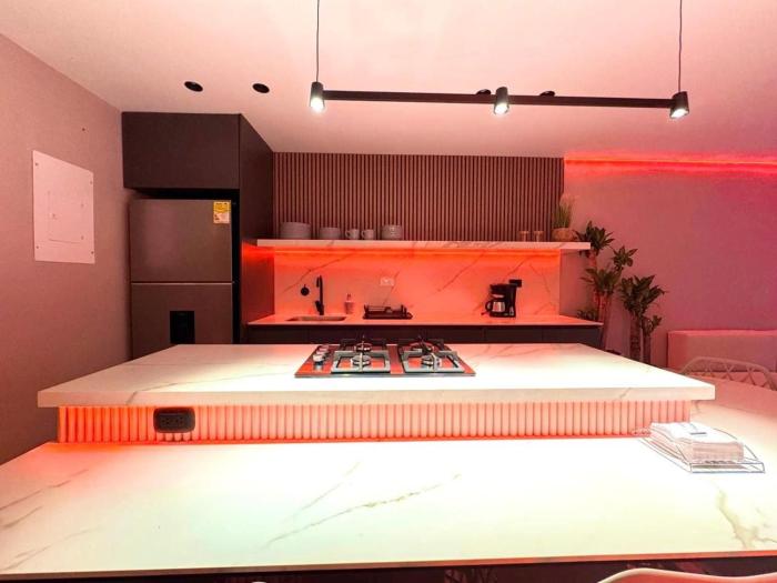 M201 Poblado Apt close to lleras park jacuzzi AC