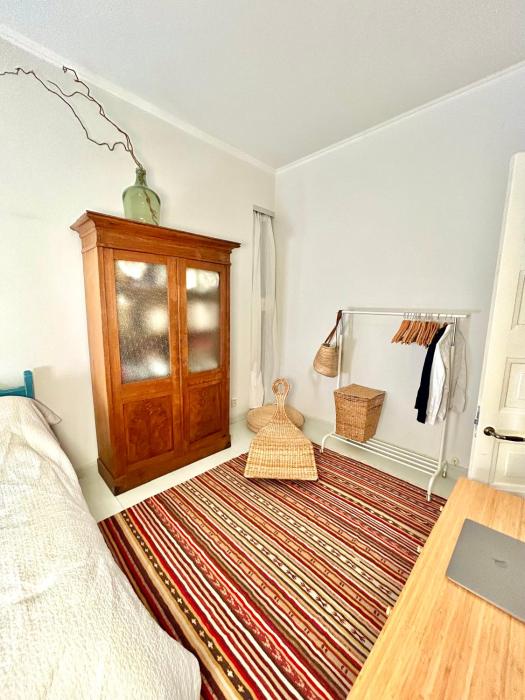 Cozy Top-Floor Studio in Trendy Punavuori, Quiet & Central