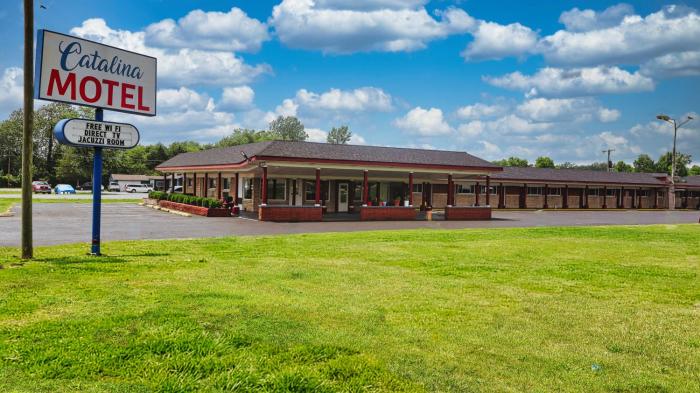 Catalina Airport Motel