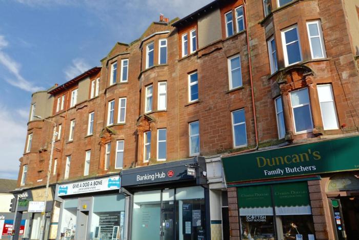 2 bedroom first floor flat- Bonnie Stays