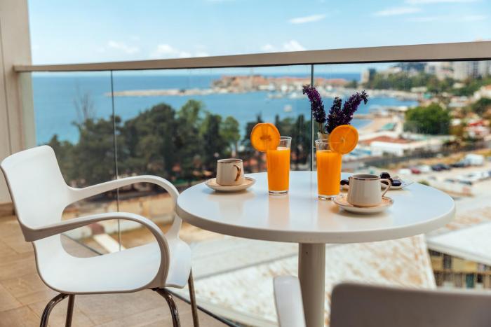 Apartment with sea view