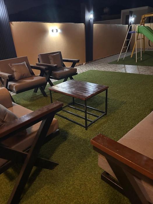 شقة مطلة على سطح خاص