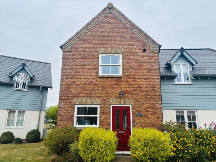 Sunrise Cottage with on-site swimming and sauna