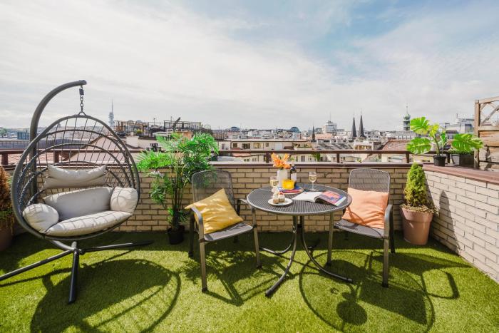 Prague Days - Maisonette Retreat with Terrace, AC and TV Tower View