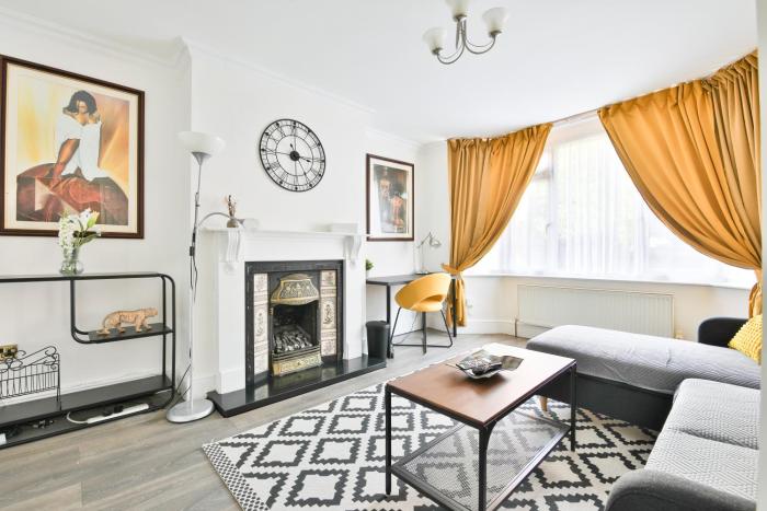 The Wishing Well- Lovely Spacious Home In BS4 Sleeps 8 By STAE- Homes