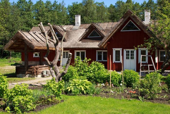 Laugu Turismitalu more than 100 years old farm and local food