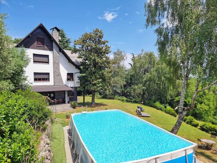 Villa Tudor - Beautiful large villa amidst lush green nature!